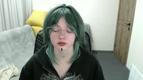 nikkysnow online show from October 17, 8:17 am