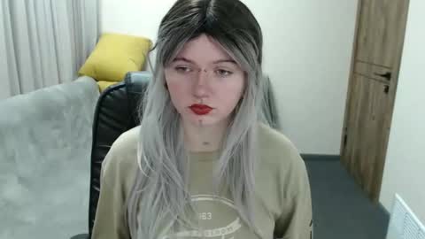 nikkysnow online show from October 19, 8:27 am