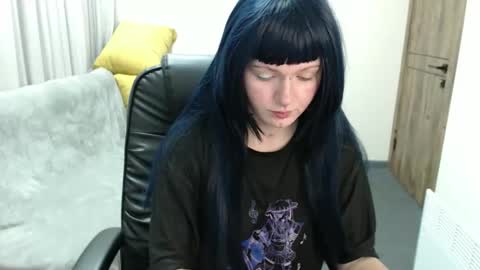 nikkysnow online show from November 3, 9:02 am