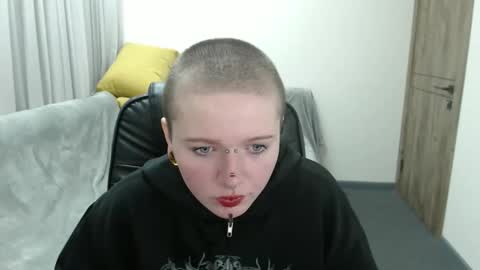 nikkysnow online show from September 27, 8:21 am