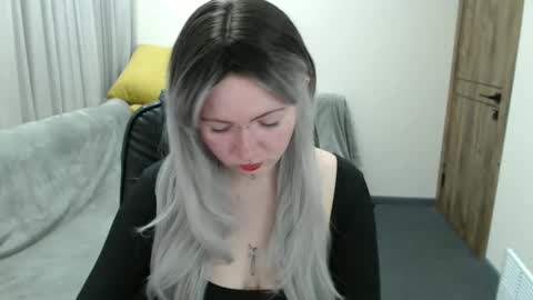 nikkysnow online show from October 22, 8:30 am