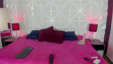 Nikole online show from February 4, 5:10 am