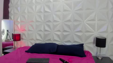 Nikole online show from February 5, 3:13 am