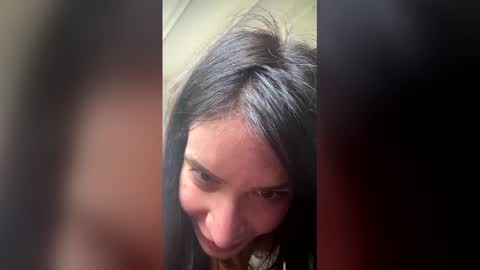 nilasinclaire1 online show from May 18, 12:20 am