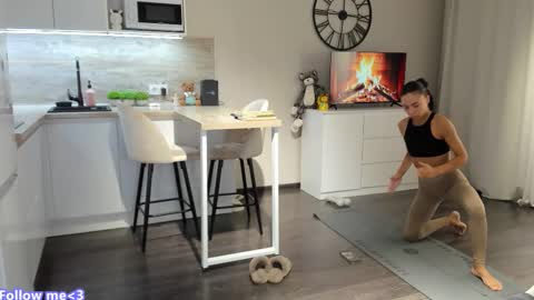 Snapshot of nilliluv chatting on September 20, 6:17 pm Bella online show from September 20, 6:17 pm