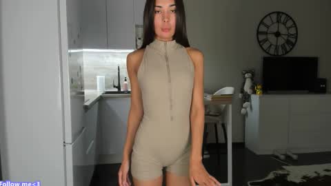 Snapshot of nilliluv chatting on September 28, 11:43 pm Bella online show from September 28, 11:43 pm