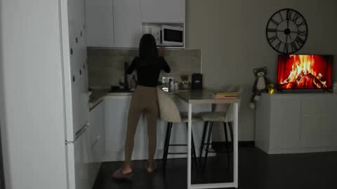 Snapshot of nilliluv chatting on September 18, 4:05 pm Bella online show from September 18, 4:05 pm