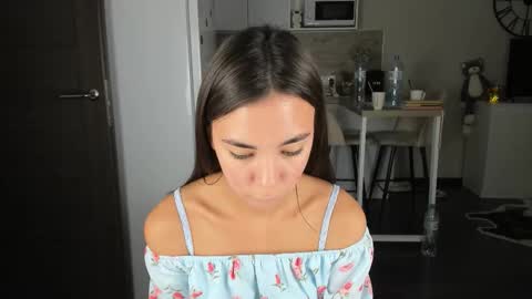 Snapshot of nilliluv chatting on October 31, 9:41 pm Bella online show from October 31, 9:41 pm