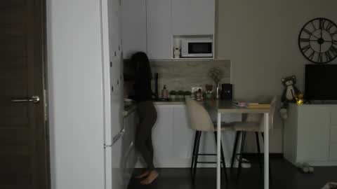 Bella online show from November 16, 9:10 am