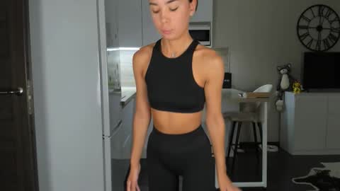 Snapshot of nilliluv chatting on October 7, 8:35 pm Bella online show from October 7, 8:35 pm