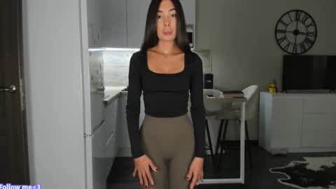 Snapshot of nilliluv chatting on October 15, 6:27 am Bella online show from October 15, 6:27 am