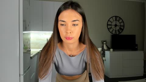 Bella online show from December 10, 1:43 am