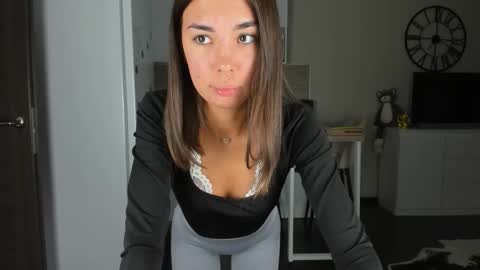 Snapshot of nilliluv chatting on October 4, 1:44 am Bella online show from October 4, 1:44 am