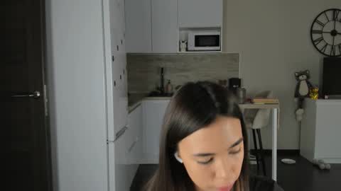 Snapshot of nilliluv chatting on October 21, 8:29 am Bella online show from October 21, 8:29 am