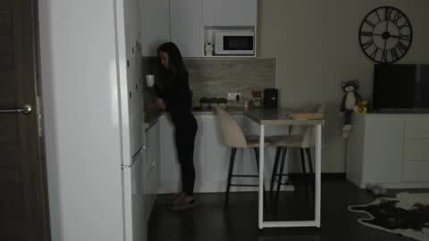 Snapshot of nilliluv chatting on October 24, 11:17 am Bella online show from October 24, 11:17 am