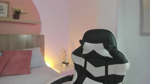 N I N A online show from October 7, 2:27 am