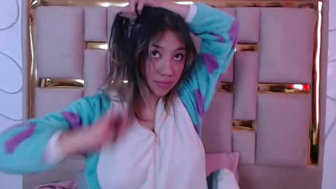 Nina Carther online show from October 8, 11:14 am