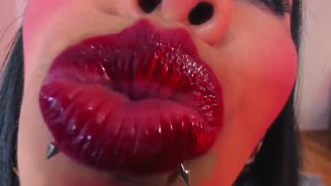 Nina Fox  online show from April 9, 2:55 pm