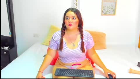 nina_martinez1 online show from February 7, 7:49 pm