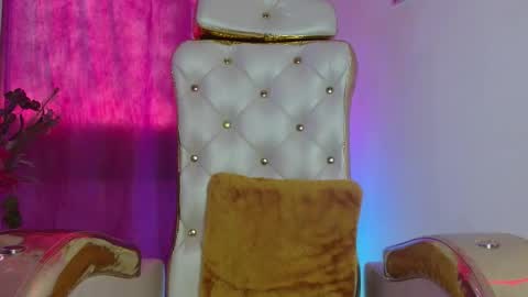 Nina Roser online show from October 8, 4:44 pm