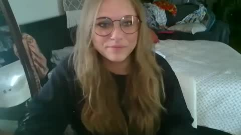 ninabeanzz online show from September 10, 2:06 pm