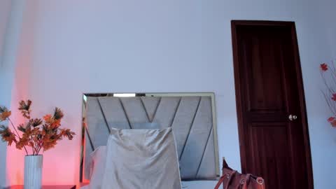 Nina online show from January 8, 5:59 pm