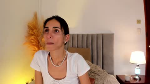 Nina online show from January 9, 6:15 pm