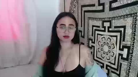 N I N A online show from October 15, 2:52 pm