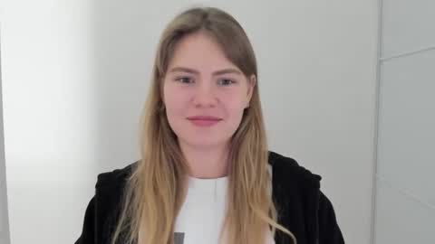 ninarihh online show from October 19, 11:45 am