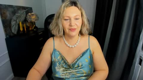 ninastarle online show from April 3, 4:54 am