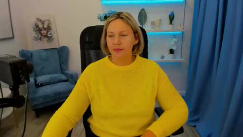 Snapshot of ninastarle chatting on October 4, 11:49 am ninastarle online show from October 4, 11:49 am