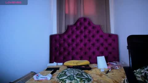 nina dee online show from December 8, 11:03 am