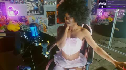 Snapshot of niviawolfe chatting on February 18, 2:16 am NIVIA WOLFE online show from February 18, 2:16 am