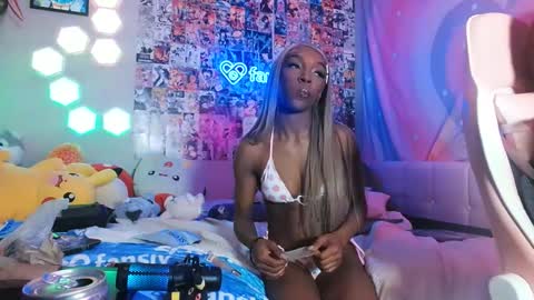 Snapshot of niviawolfe chatting on December 12, 12:48 am NIVIA WOLFE online show from December 12, 12:48 am