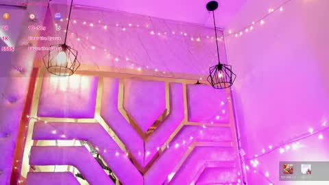  V I C T O R I A   online show from April 20, 7:06 pm