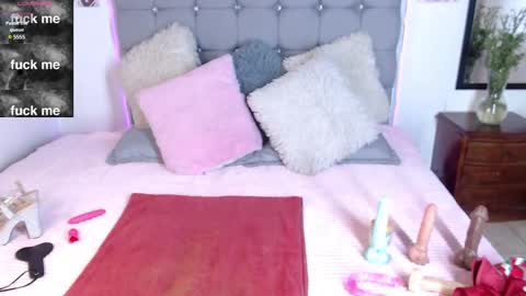 noa   online show from December 5, 1:17 pm