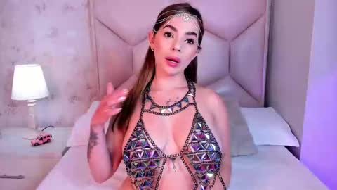 Snapshot of noa_butterfly chatting on October 29, 11:58 am ambarsulliva online show from October 29, 11:58 am