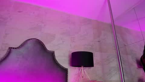 Zoe  online show from May 2, 3:43 am