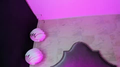 Zoe  online show from April 24, 3:31 am