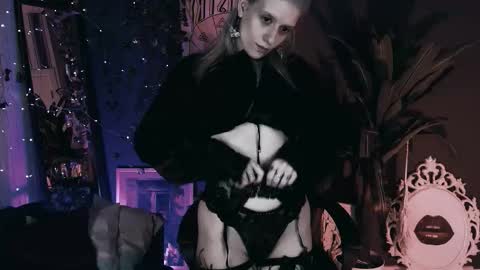 REAL name LiaDM are always open online show from December 16, 7:20 pm