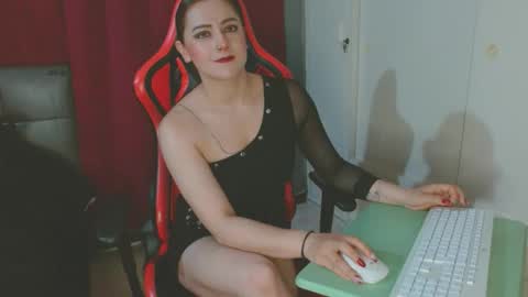 Snapshot of noamartin_ chatting on December 3, 12:55 am Noamartin online show from December 3, 12:55 am