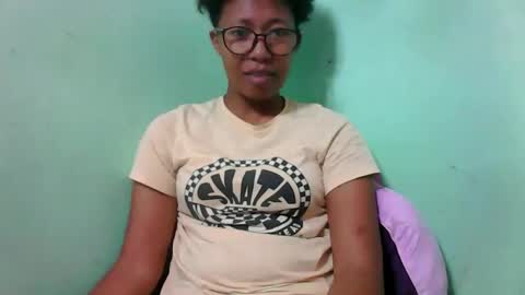 Snapshot of noellah chatting on October 15, 8:39 am noellah online show from October 15, 8:39 am