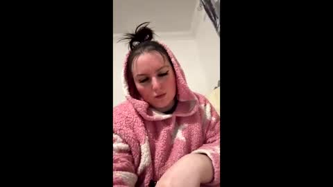 nofacenocasemilf online show from March 30, 11:37 pm