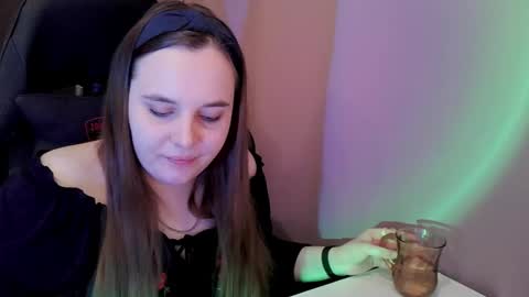 noir_ember_ online show from February 25, 3:54 pm