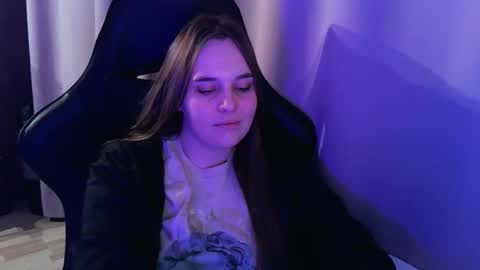 noir_ember_ online show from September 30, 11:27 am