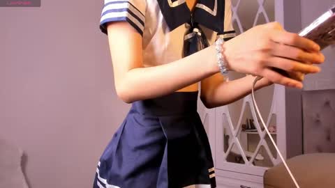 nooniemoon online show from May 19, 6:09 am