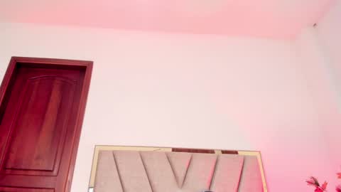 Nora Da Silva online show from December 6, 12:45 am
