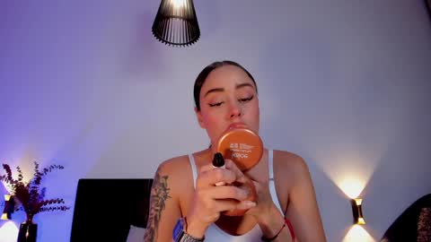 Nora Da Silva online show from December 4, 12:30 am