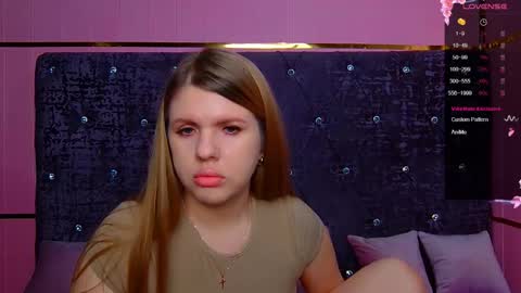 Nora online show from April 20, 1:52 am