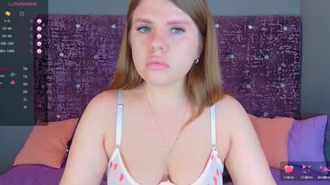 Nora online show from December 7, 2:53 am